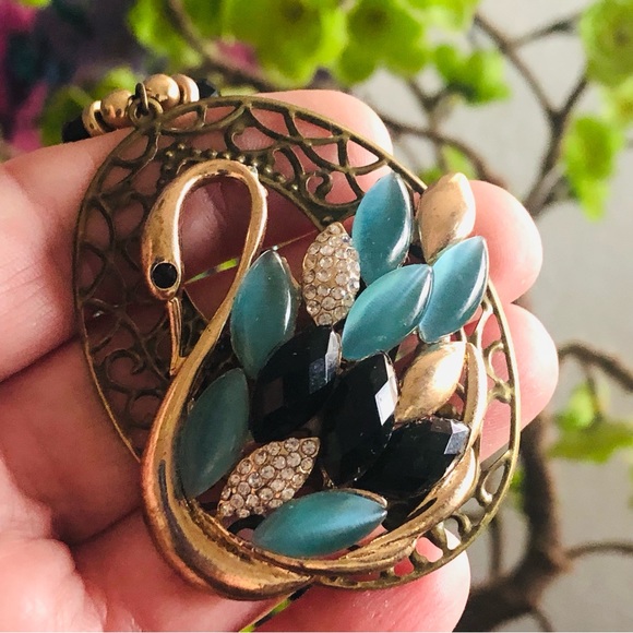 Handcrafted repurpose moon glow swan agate howlite stone necklace - Picture 10 of 14